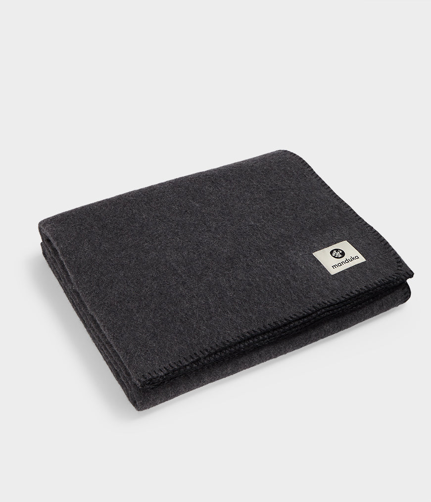 4G101A020-Props-ESSENTIAL-WOOL-BLANKET-THUNDER-01.jpg