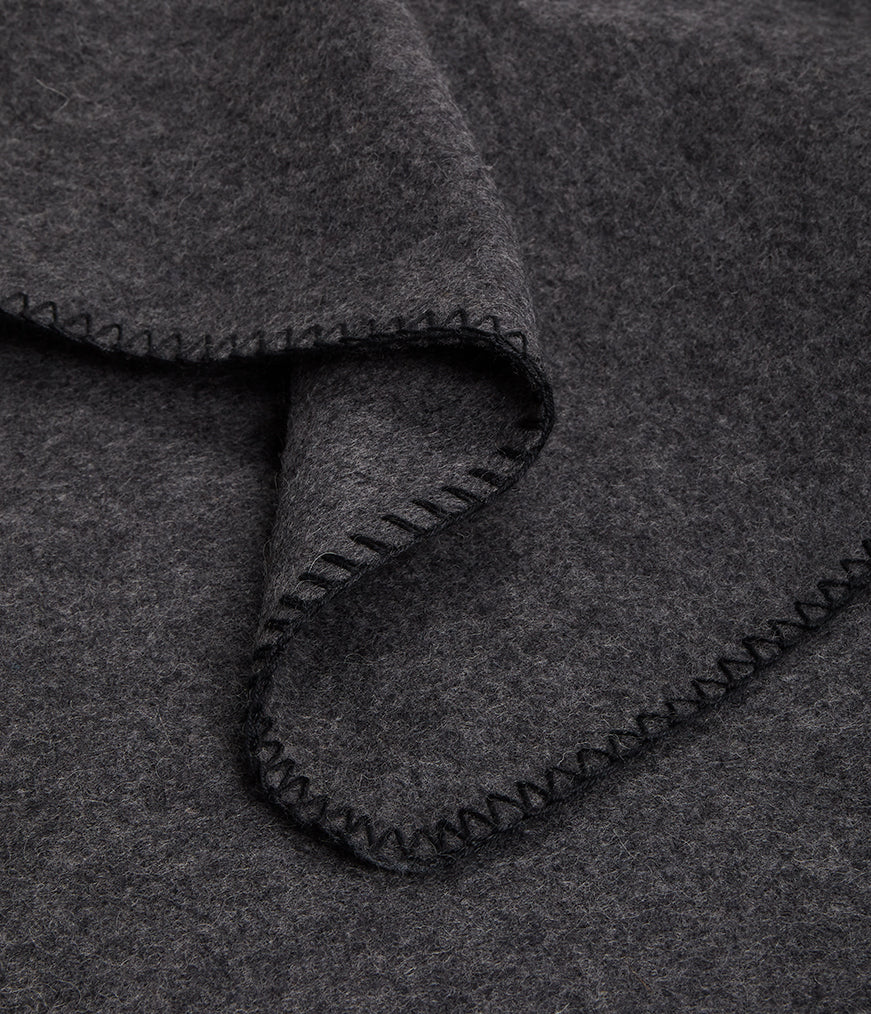 4G101A020-Props-ESSENTIAL-WOOL-BLANKET-THUNDER-03.jpg